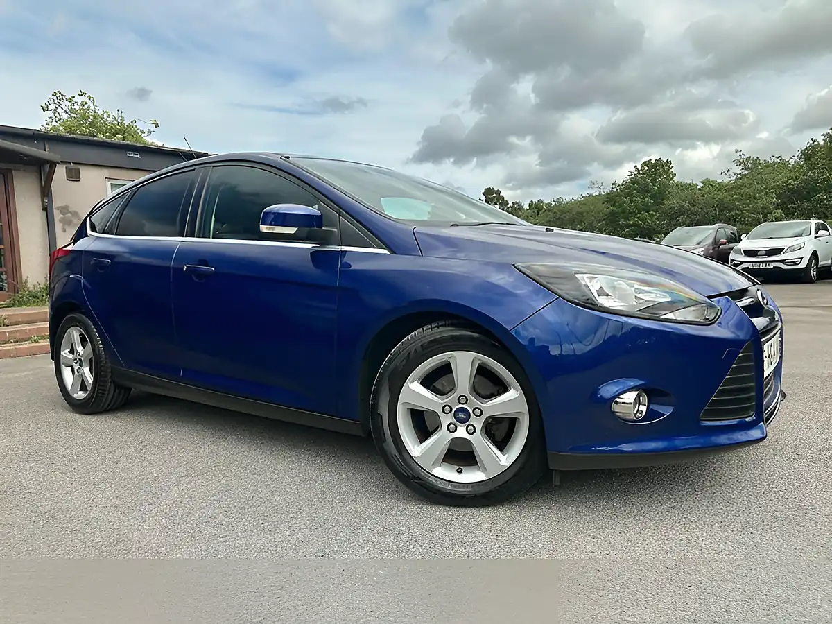 Used 2014 Ford Focus Zetec Navigator Blue - Front View