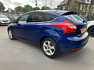Used 2014 Ford Focus Zetec Navigator Blue - Interior and Exterior details 15