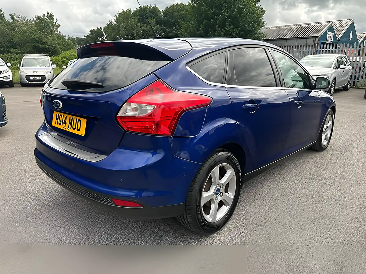 Used 2014 Ford Focus Zetec Navigator Blue - Interior and Exterior details 16