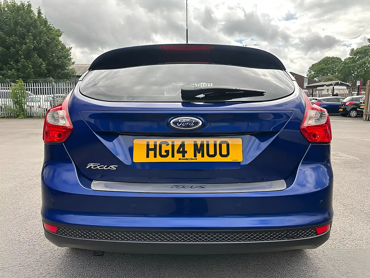 Used 2014 Ford Focus Zetec Navigator Blue - Interior and Exterior details 17