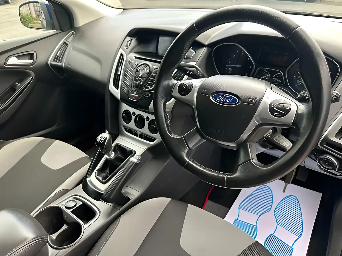 Used 2014 Ford Focus Zetec Navigator Blue - Interior and Exterior details 2