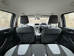 Used 2014 Ford Focus Zetec Navigator Deep Impact Blue - Interior and Exterior details 10
