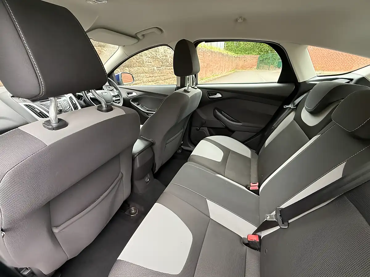 Used 2014 Ford Focus Zetec Navigator Deep Impact Blue - Interior and Exterior details 11