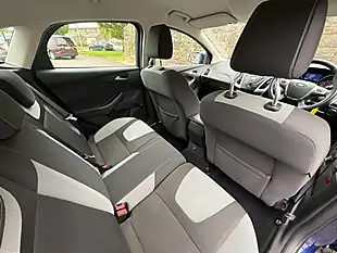 Used 2014 Ford Focus Zetec Navigator Deep Impact Blue - Interior and Exterior details 13