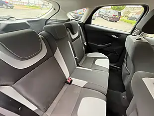Used 2014 Ford Focus Zetec Navigator Deep Impact Blue - Interior and Exterior details 14