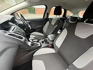 Used 2014 Ford Focus Zetec Navigator Deep Impact Blue - Interior and Exterior details 16