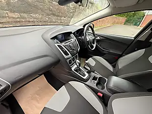 Used 2014 Ford Focus Zetec Navigator Deep Impact Blue - Interior and Exterior details 17