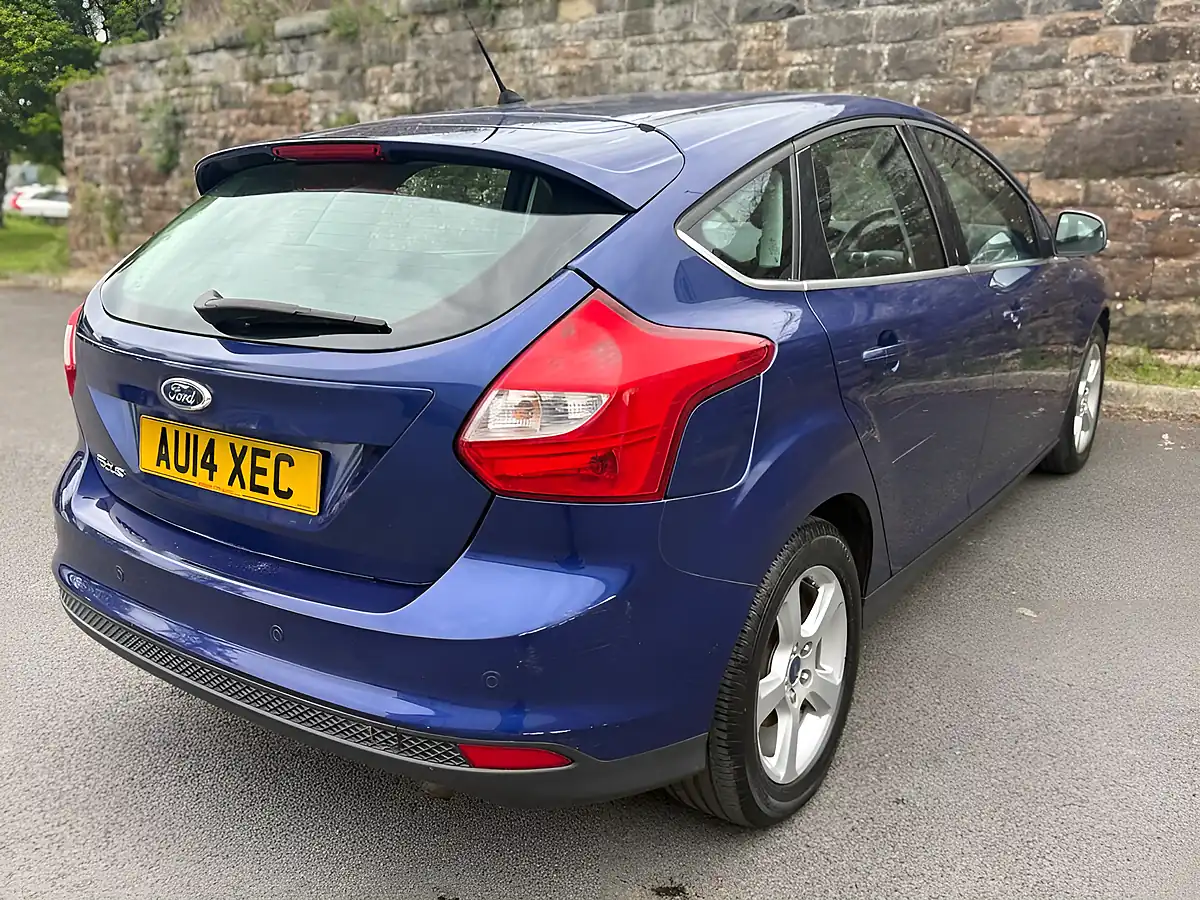 Used 2014 Ford Focus Zetec Navigator Deep Impact Blue - Interior and Exterior details 6