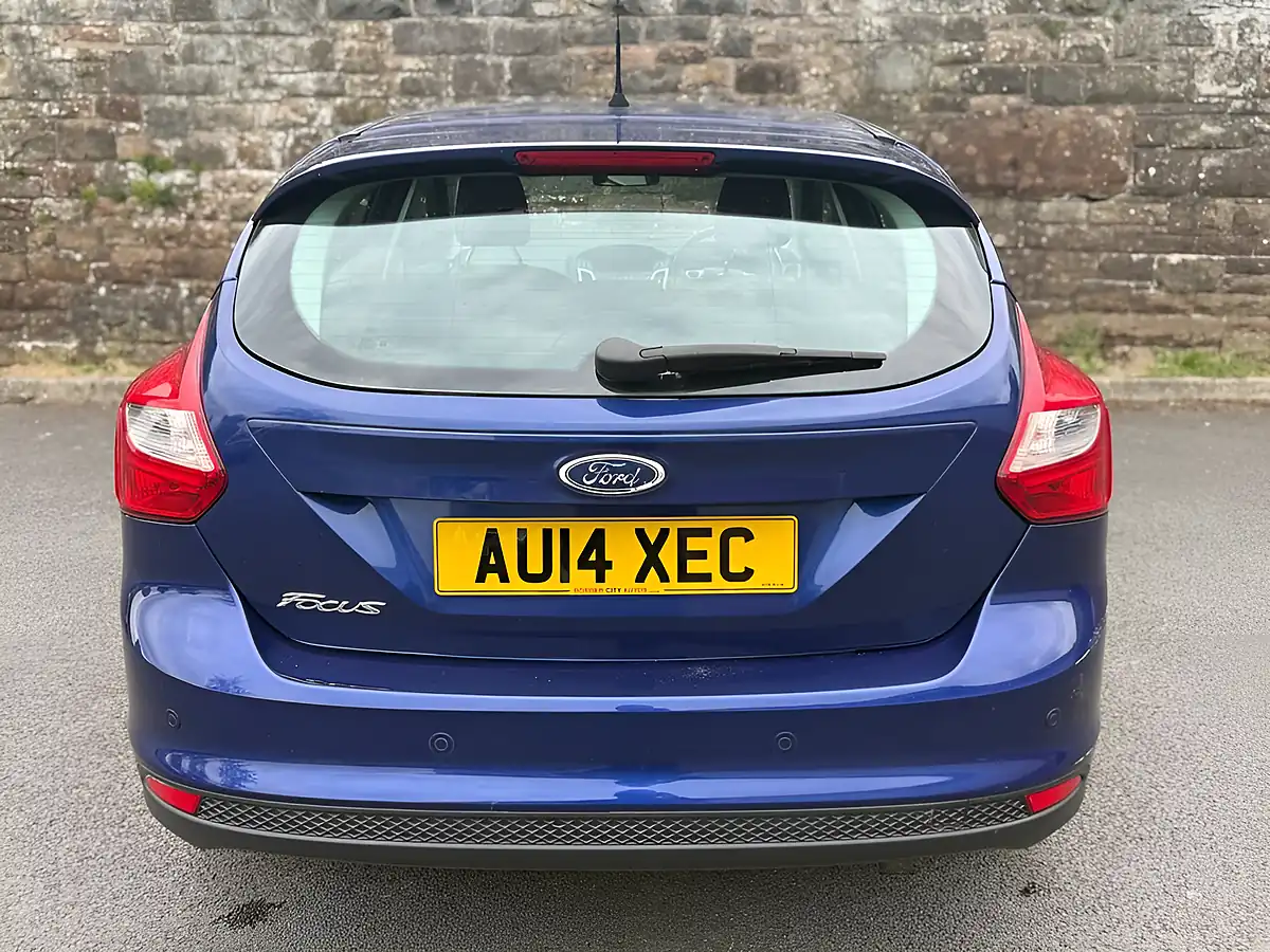 Used 2014 Ford Focus Zetec Navigator Deep Impact Blue - Interior and Exterior details 7