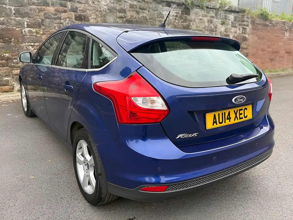 Used 2014 Ford Focus Zetec Navigator Deep Impact Blue - Interior and Exterior details 8