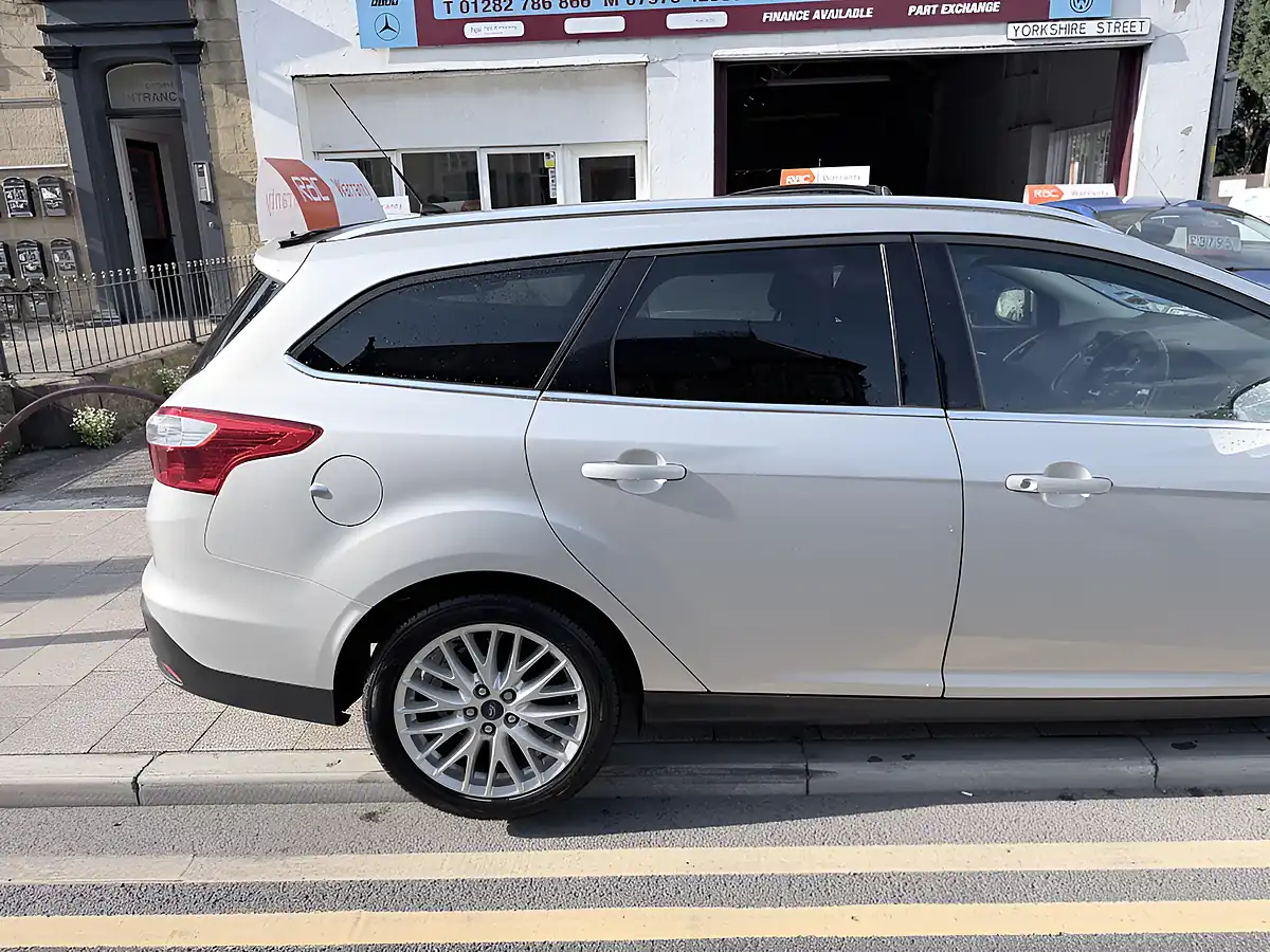 Used 2014 Ford Focus Zetec Navigator Silver - Interior and Exterior details 13
