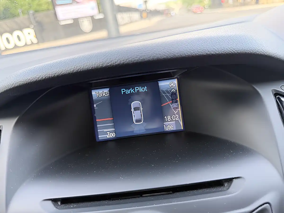 Used 2014 Ford Focus Zetec Navigator Silver - Interior and Exterior details 14