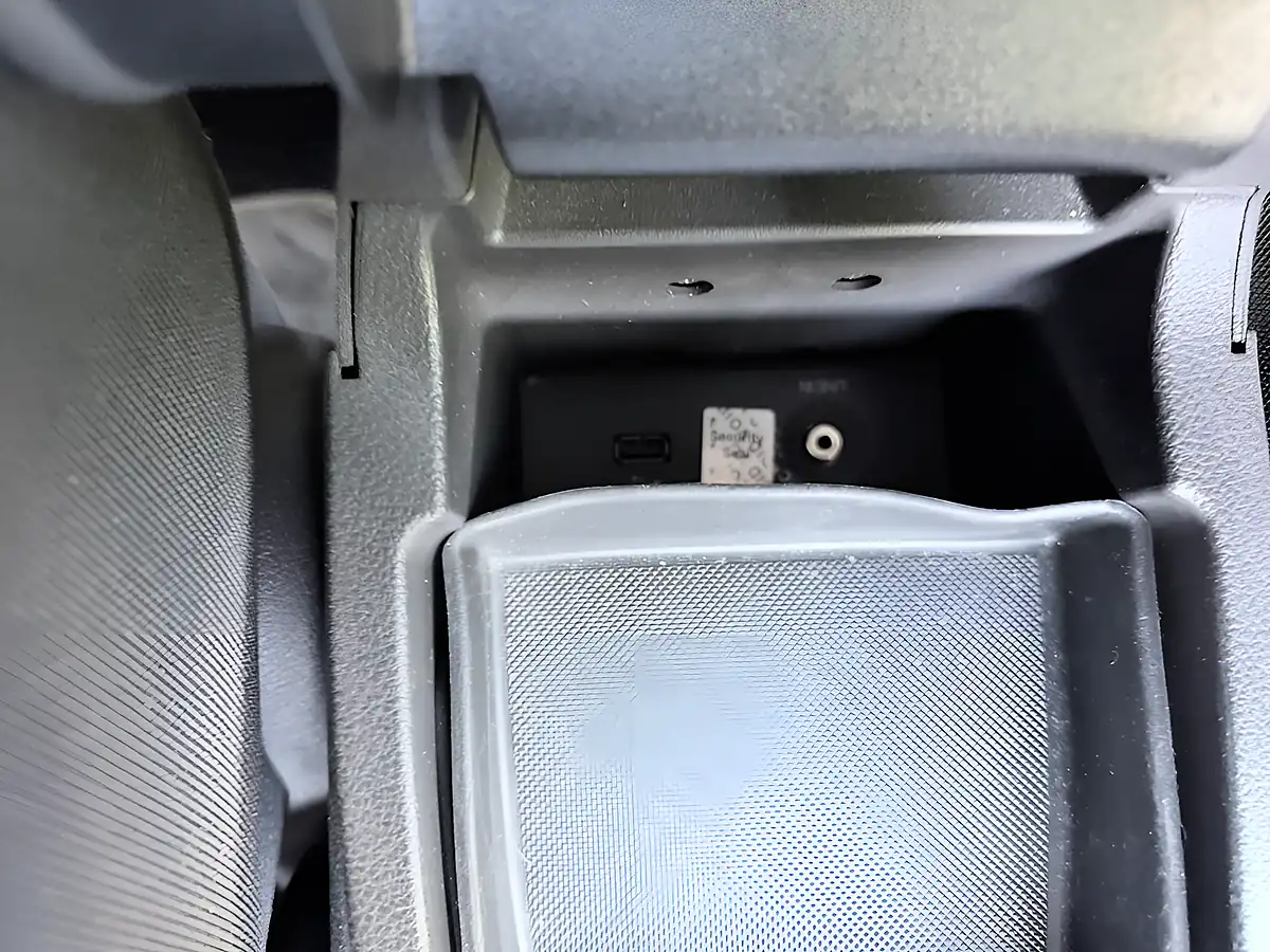 Used 2014 Ford Focus Zetec Navigator Silver - Interior and Exterior details 15