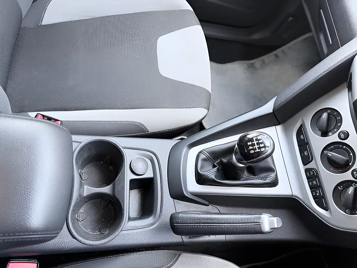 Used 2014 Ford Focus Zetec Navigator Silver - Interior and Exterior details 17