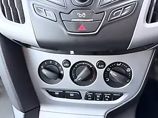 Used 2014 Ford Focus Zetec Navigator Silver - Interior and Exterior details 18