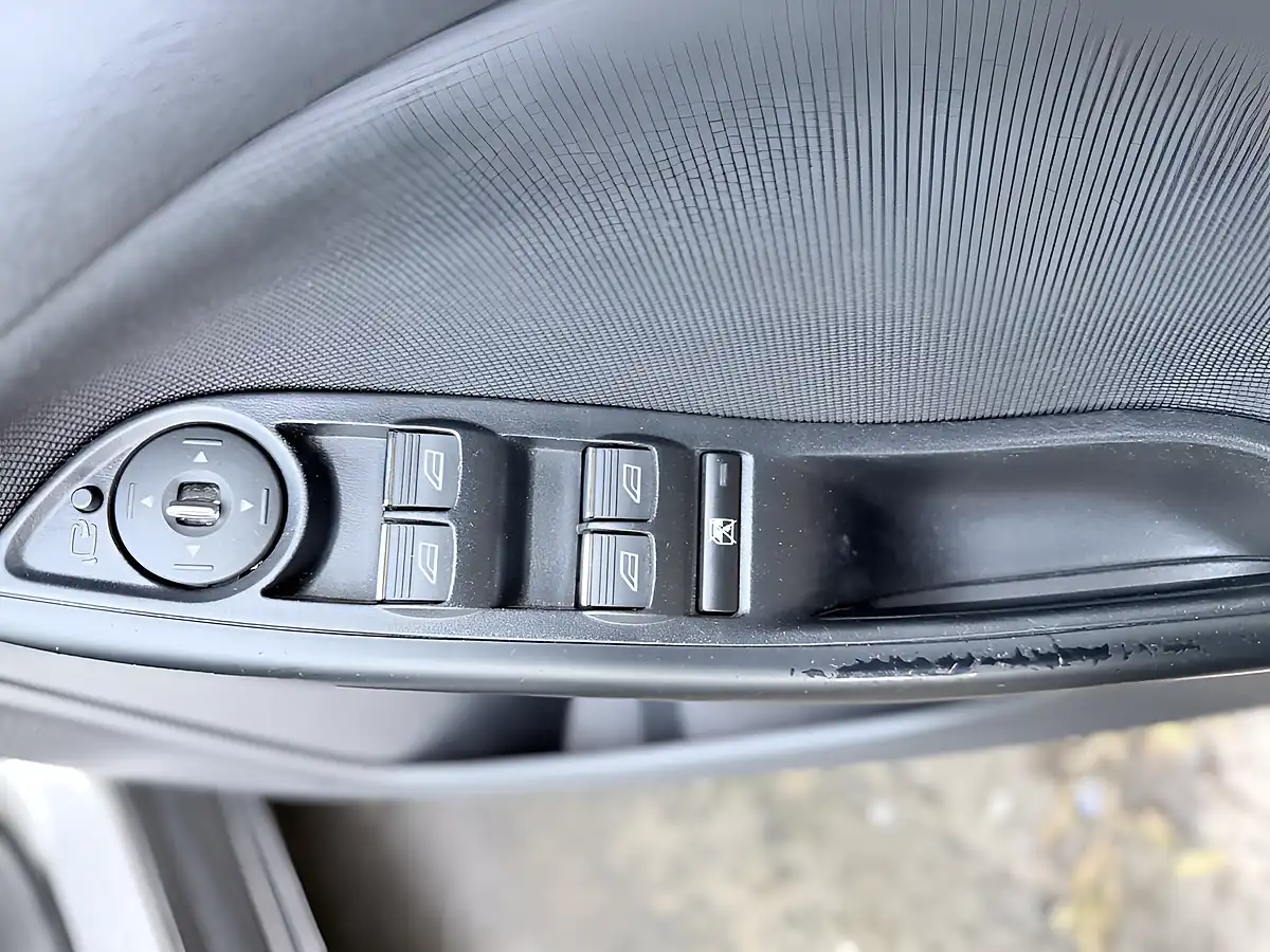 Used 2014 Ford Focus Zetec Navigator Silver - Interior and Exterior details 19