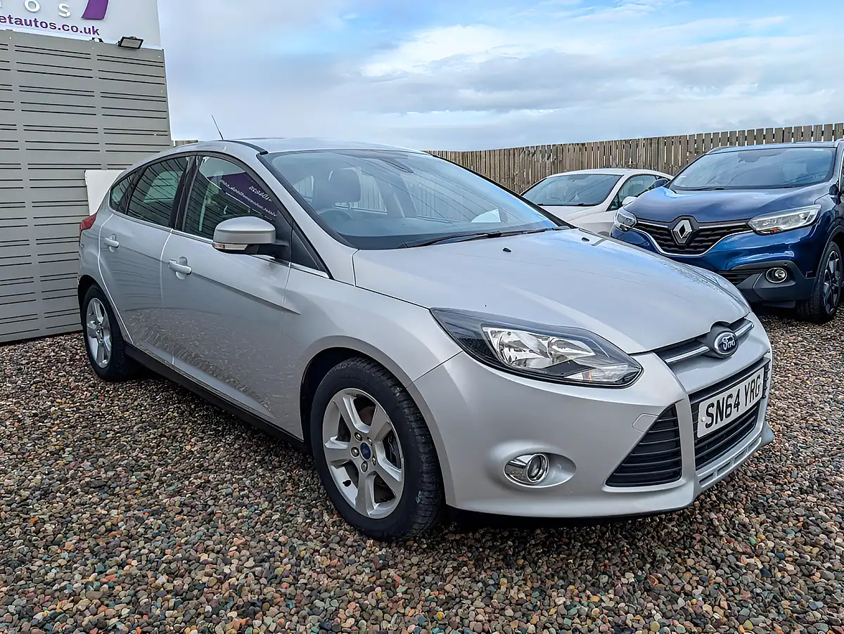 Used 2014 Ford Focus Zetec Navigator Silver - Front View