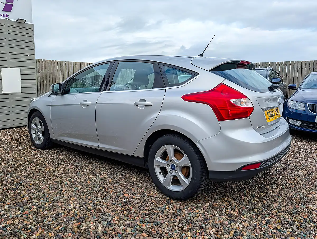 Used 2014 Ford Focus Zetec Navigator Silver - Interior and Exterior details 10