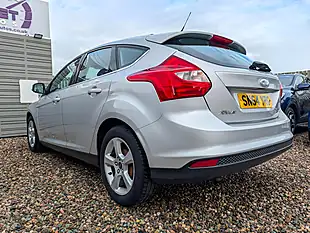 Used 2014 Ford Focus Zetec Navigator Silver - Interior and Exterior details 11