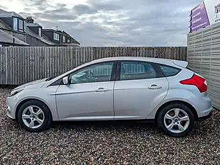 Used 2014 Ford Focus Zetec Navigator Silver - Interior and Exterior details 12