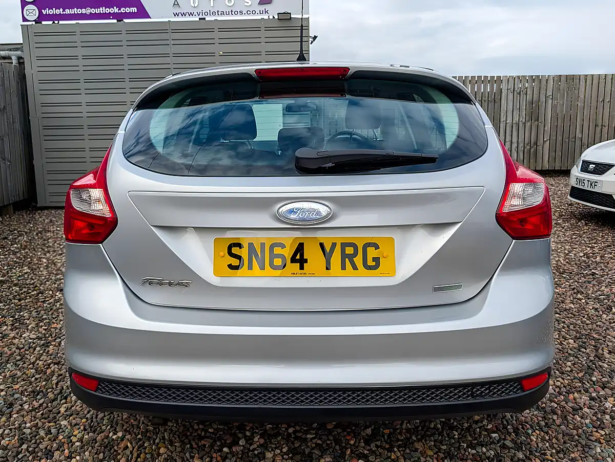 Used 2014 Ford Focus Zetec Navigator Silver - Interior and Exterior details 13
