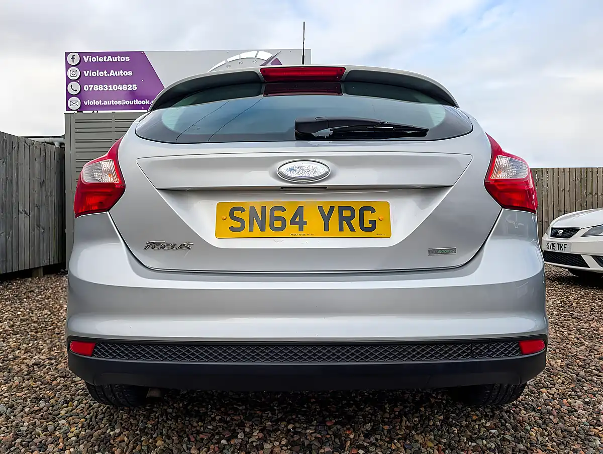 Used 2014 Ford Focus Zetec Navigator Silver - Interior and Exterior details 14