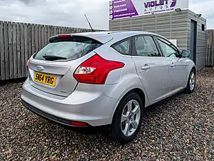 Used 2014 Ford Focus Zetec Navigator Silver - Interior and Exterior details 16