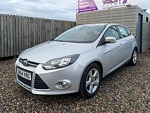 Used 2014 Ford Focus Zetec Navigator Silver - Interior and Exterior details 3