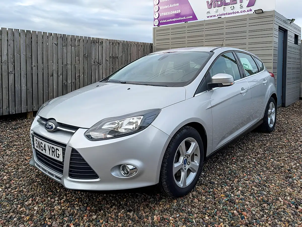 Used 2014 Ford Focus Zetec Navigator Silver - Interior and Exterior details 3