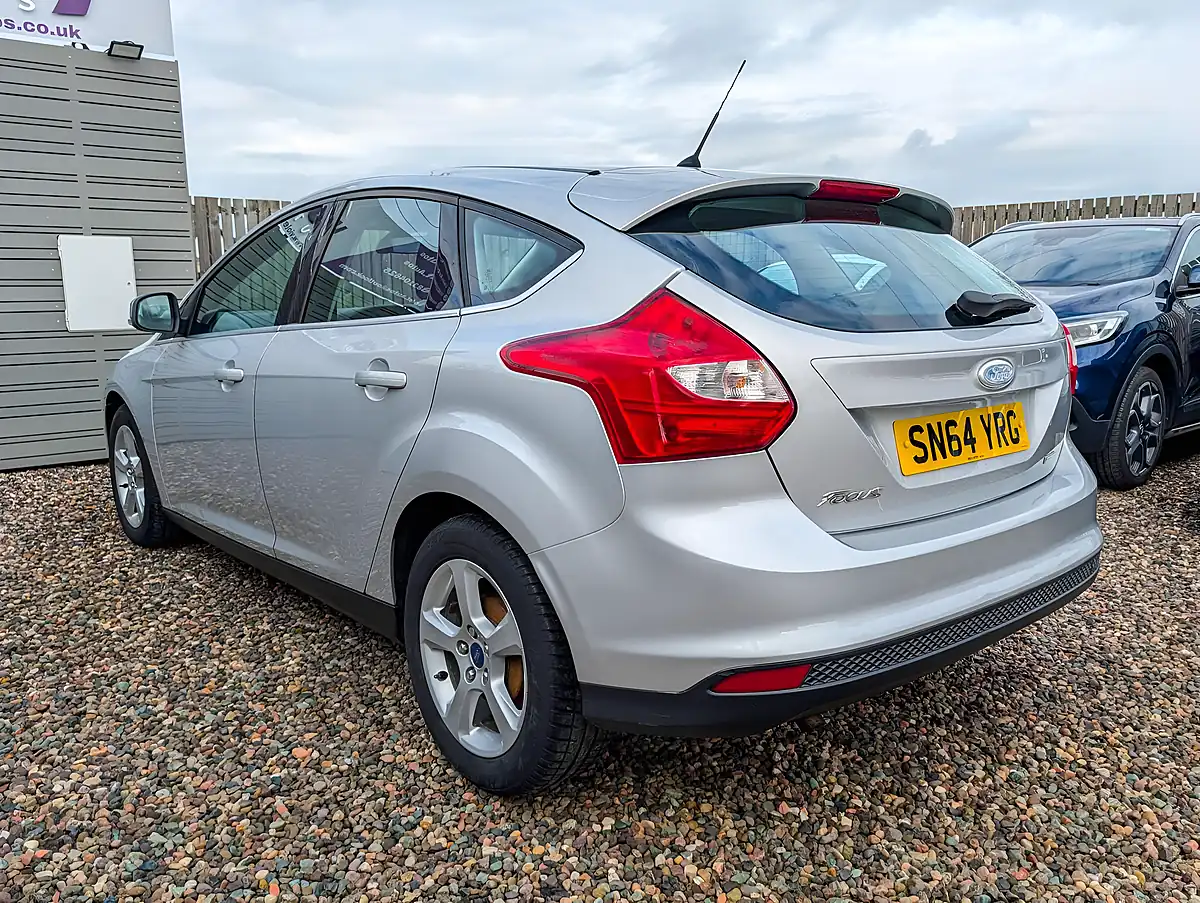 Used 2014 Ford Focus Zetec Navigator Silver - Interior and Exterior details 4
