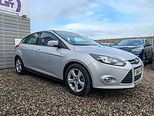 Used 2014 Ford Focus Zetec Navigator Silver - Interior and Exterior details 5