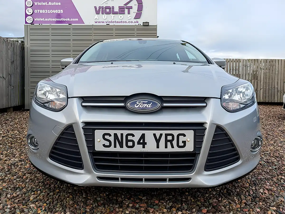 Used 2014 Ford Focus Zetec Navigator Silver - Interior and Exterior details 7