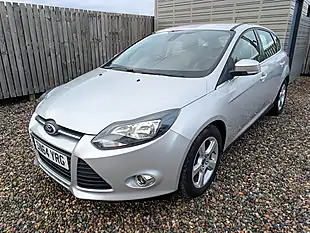 Used 2014 Ford Focus Zetec Navigator Silver - Interior and Exterior details 9