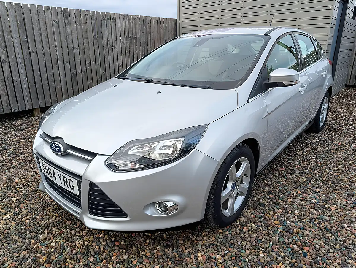 Used 2014 Ford Focus Zetec Navigator Silver - Interior and Exterior details 9