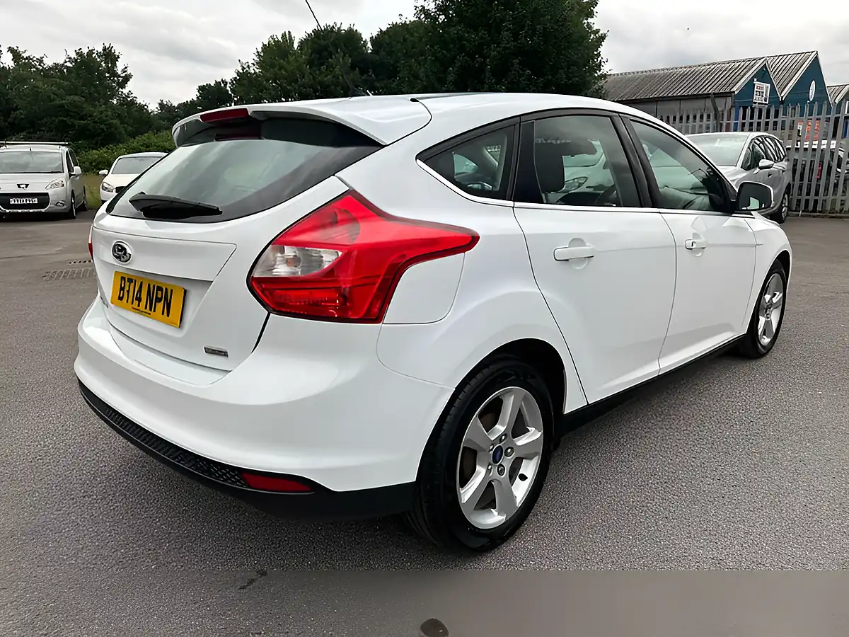 Used 2014 Ford Focus Zetec Navigator White - Interior and Exterior details 10