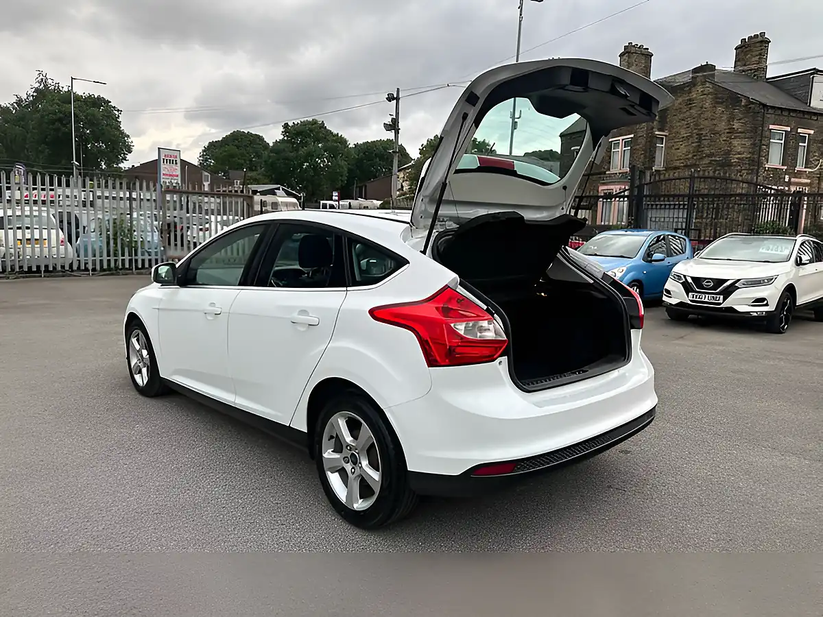 Used 2014 Ford Focus Zetec Navigator White - Interior and Exterior details 12