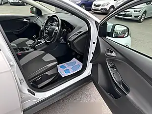 Used 2014 Ford Focus Zetec Navigator White - Interior and Exterior details 14
