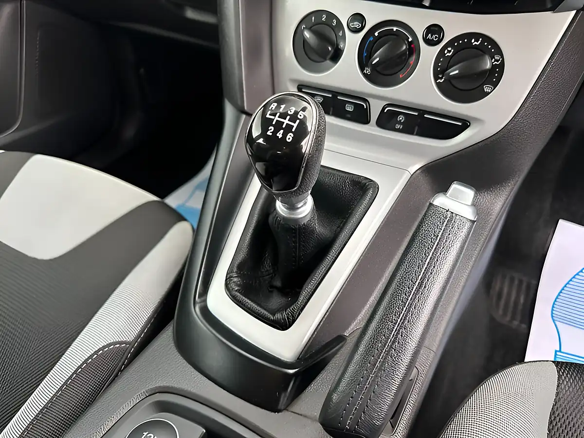 Used 2014 Ford Focus Zetec Navigator White - Interior and Exterior details 15