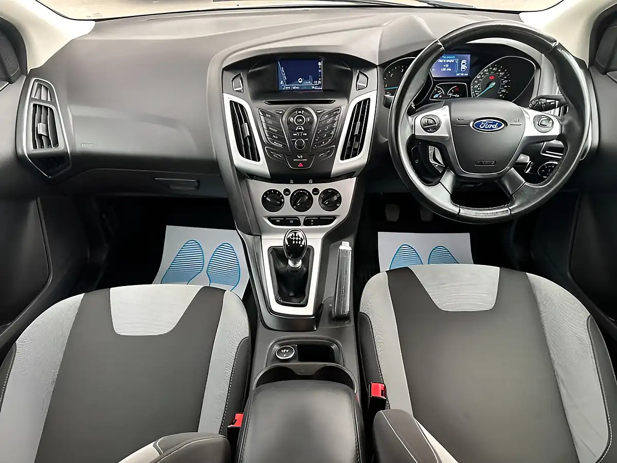Used 2014 Ford Focus Zetec Navigator White - Interior and Exterior details 18