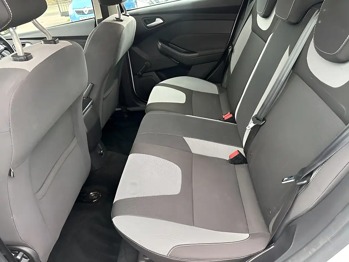 Used 2014 Ford Focus Zetec Navigator White - Interior and Exterior details 19