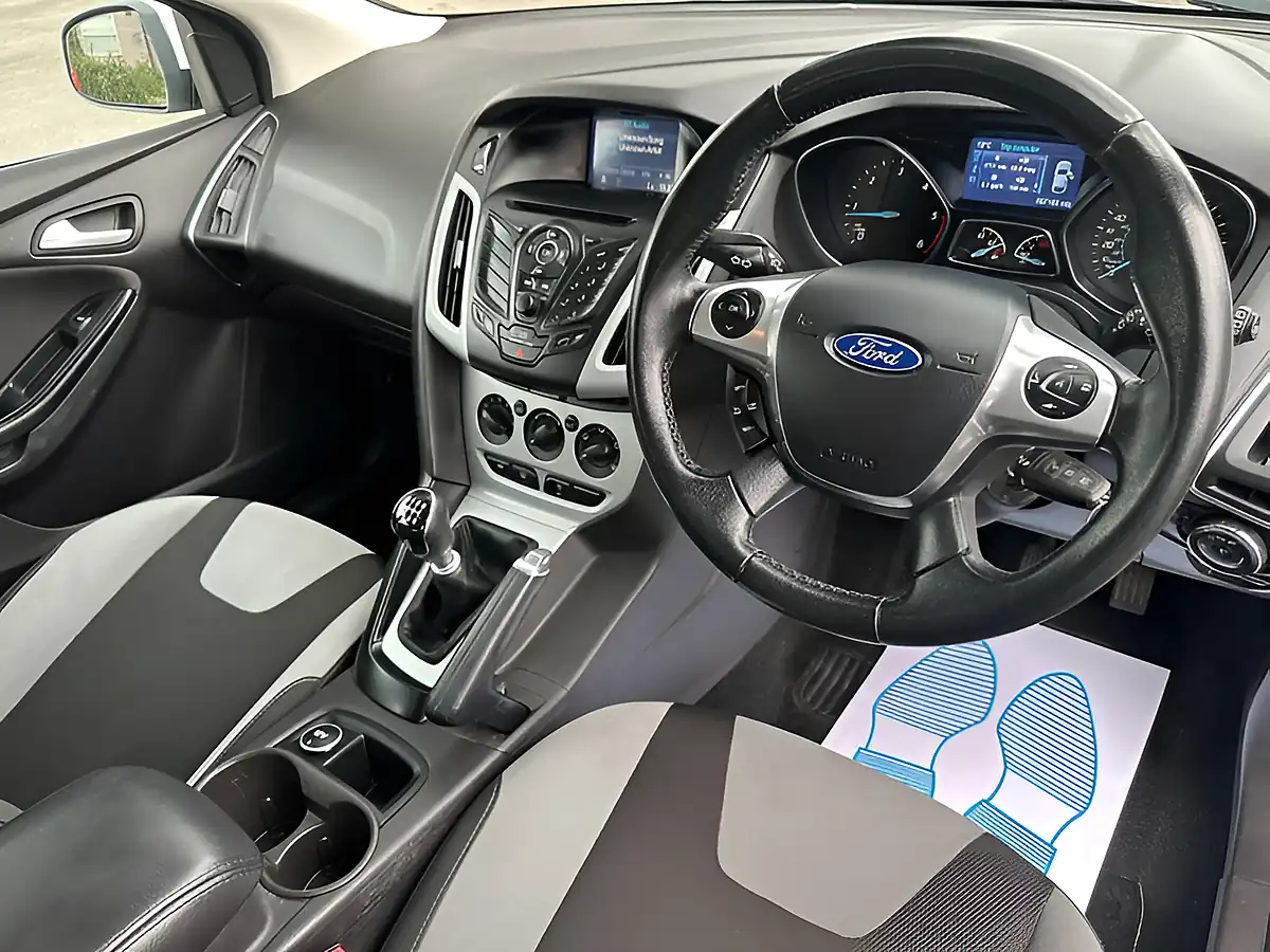 Used 2014 Ford Focus Zetec Navigator White - Interior and Exterior details 2
