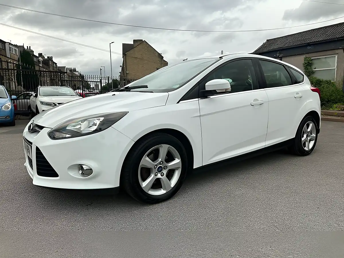 Used 2014 Ford Focus Zetec Navigator White - Interior and Exterior details 4
