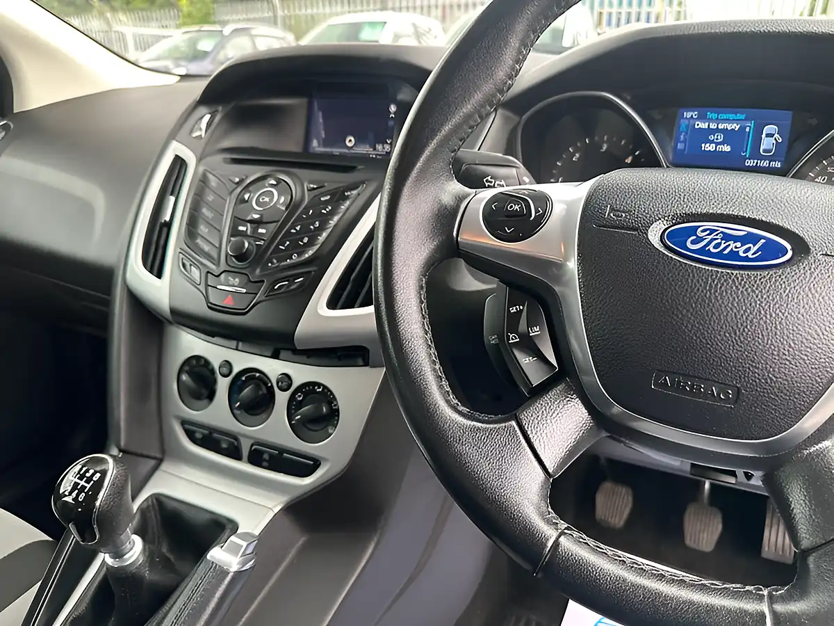 Used 2014 Ford Focus Zetec Navigator White - Interior and Exterior details 7