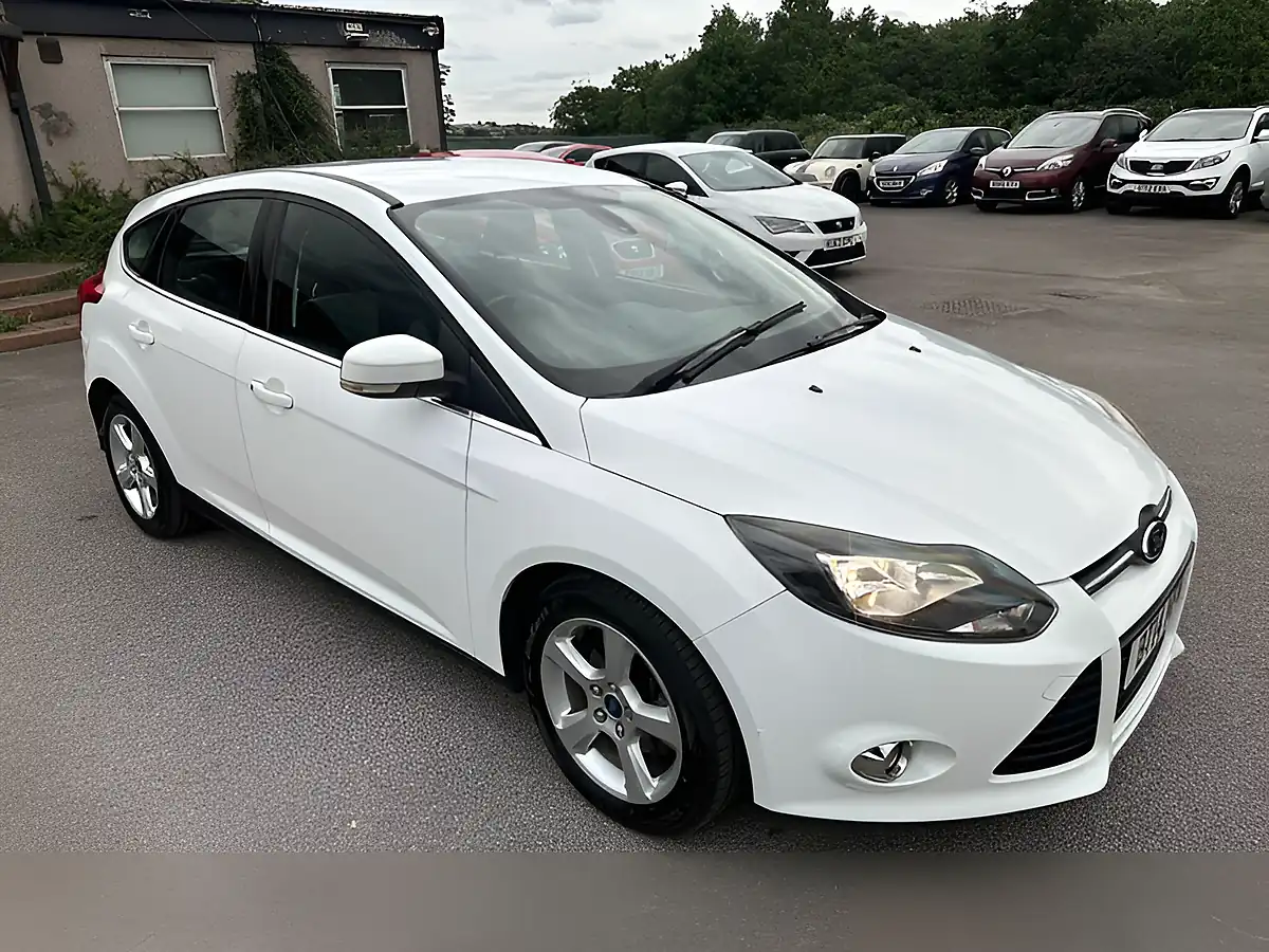 Used 2014 Ford Focus Zetec Navigator White - Interior and Exterior details 8