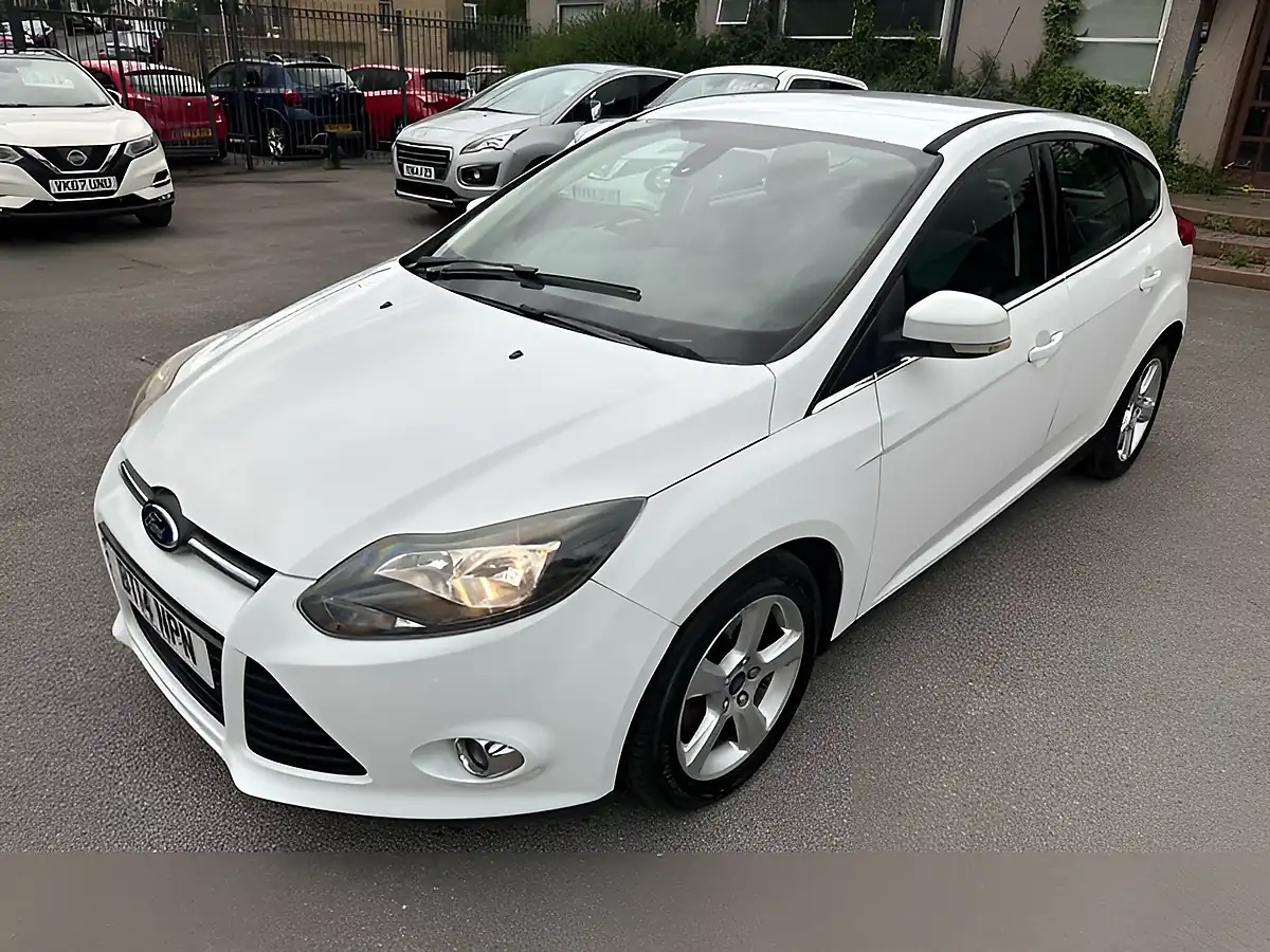 Used 2014 Ford Focus Zetec Navigator White - Interior and Exterior details 9
