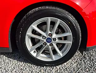 Used 2014 Ford Focus Zetec Race Red - Interior and Exterior details 7