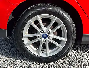 Used 2014 Ford Focus Zetec Race Red - Interior and Exterior details 8
