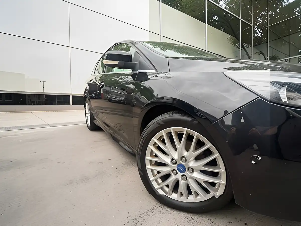 Used 2014 Ford Focus Zetec S Black - Interior and Exterior details 10