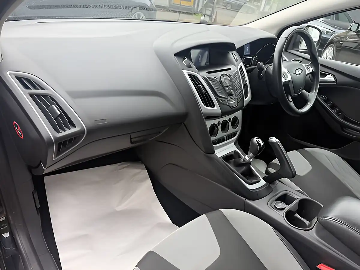 Used 2014 Ford Focus Zetec S Black - Interior and Exterior details 12