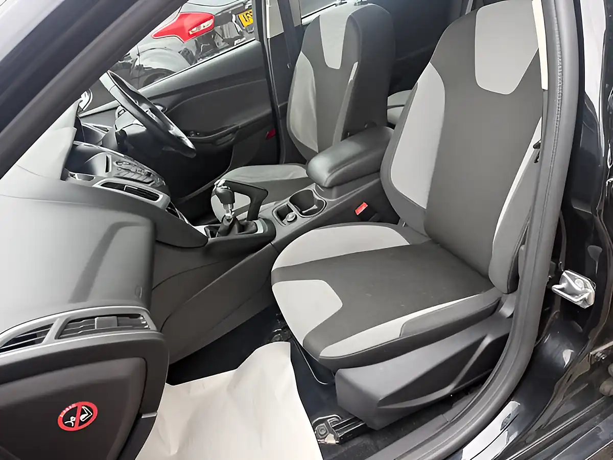 Used 2014 Ford Focus Zetec S Black - Interior and Exterior details 13
